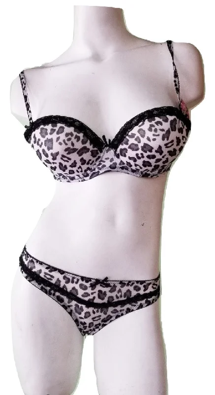 plus-size high-waisted panties with a floral lace trimPush-Up Bra & Panty Set - Black & White Leopard Print