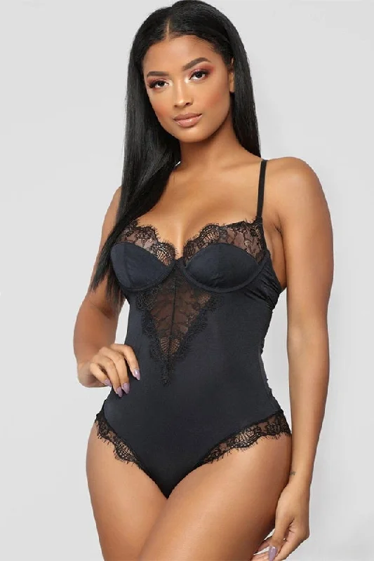 body shaper with hook-and-eye closureBody Dentelle Soirée